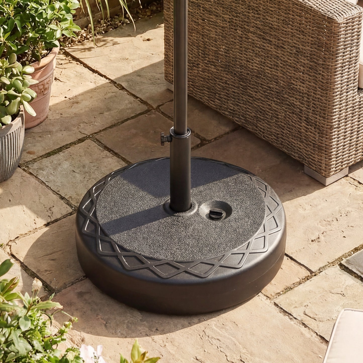 Costway Zonneschirmstandaard van HDPE Ronde Parasolvoet met Handvat Parasolstandaard voor Parasolsteel 39-49 mm