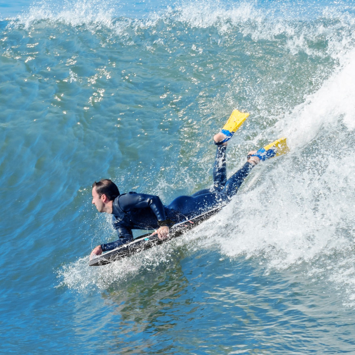 LIVSK Bodyboard - Halvemaanvormige Staart - XPE Dek - Verstelbare Polsband - Geschikt voor 14+ Jaar - 104 cm - Oranje