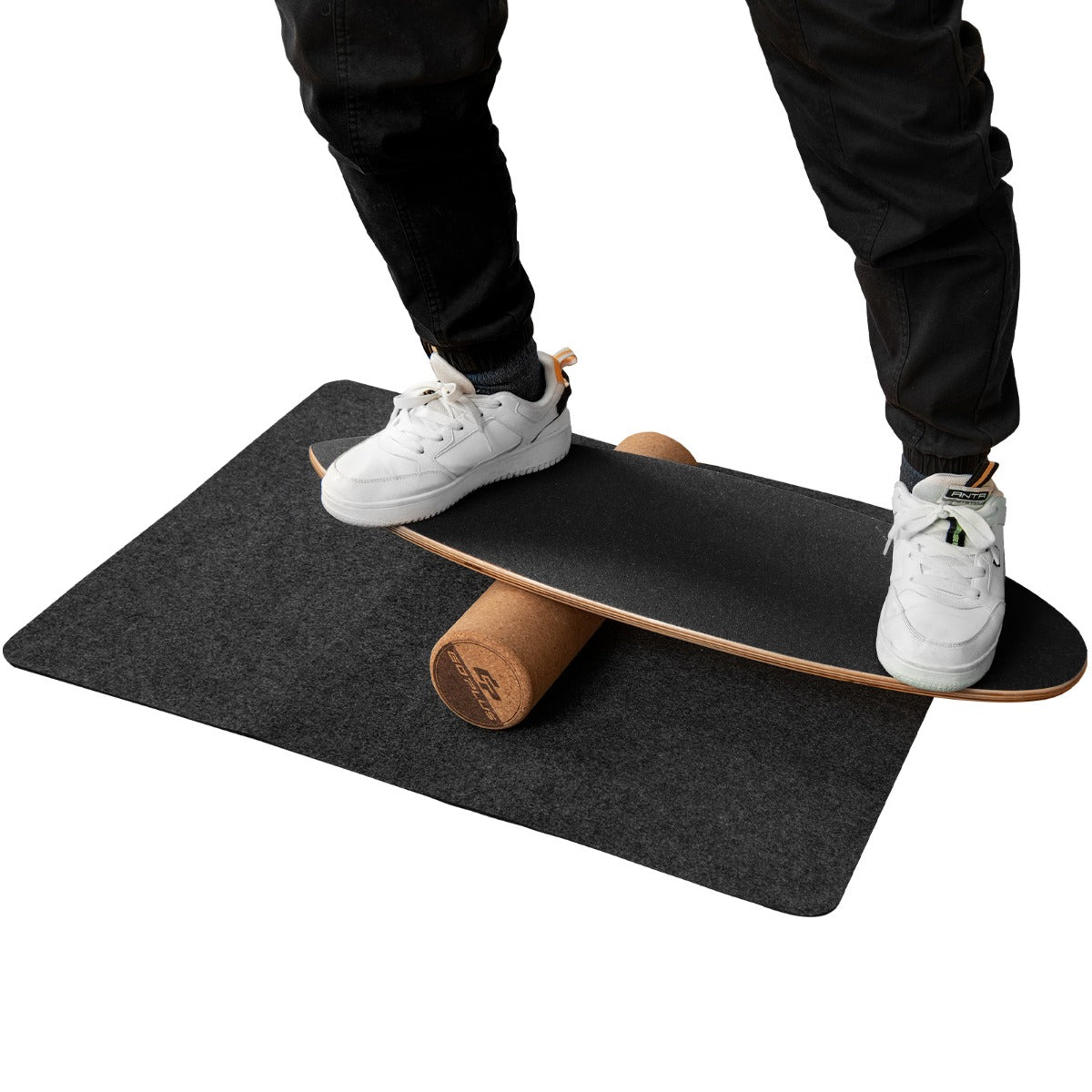 LIVSK Balanceerplank Kit - Inclusief Kurkrol en Vilten Mat - Tot 100 kg - Duurzaam 8-laags Hardhout - Zwart + Natuurlijk
