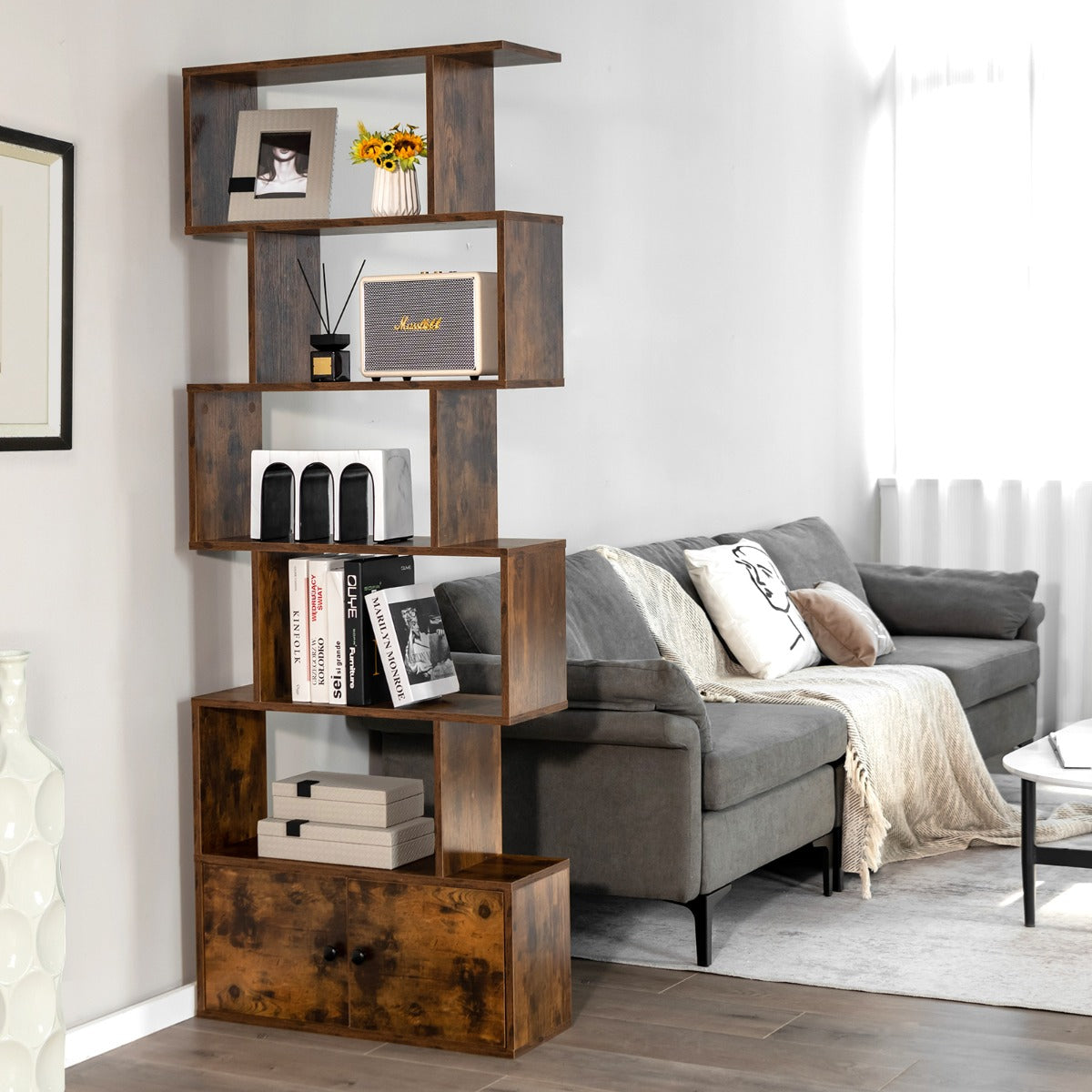 LIVSK S-vormige Boekenkast met Kabinet - 5 Open Planken - E0 Hout - Antislip Voetjes - Veiligheidsbevestiging - Koffie