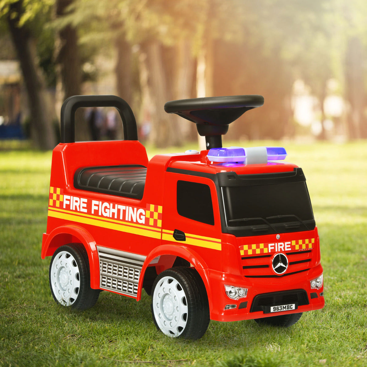 LIVSK Brandweerwagen Rijden-op Speelgoed - Realistisch Uiterlijk - Waarschuwingslicht - Ergonomische Zitting - Tot 25 kg - Rood