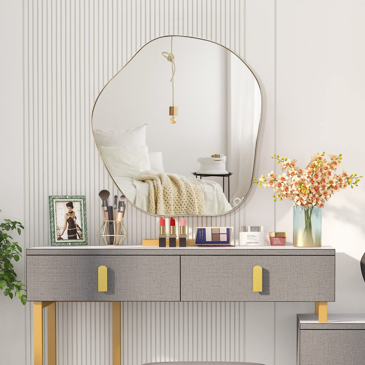LIVSK Wandspiegel - Uniek Asymmetrisch Design - HD Reflectie - Duurzaam Glas met Metalen Frame - Eenvoudige Installatie - Goud