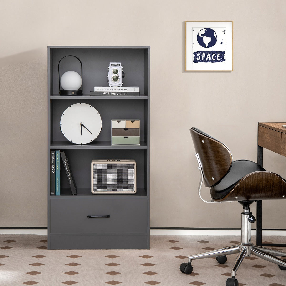 LIVSK Vrijstaand Opbergrek met 4 Niveaus - MDF - Anti-Kantelbeveiliging - Grote Lade - Tot 90 kg - 60 x 38 x 120 cm - Donkergrijs