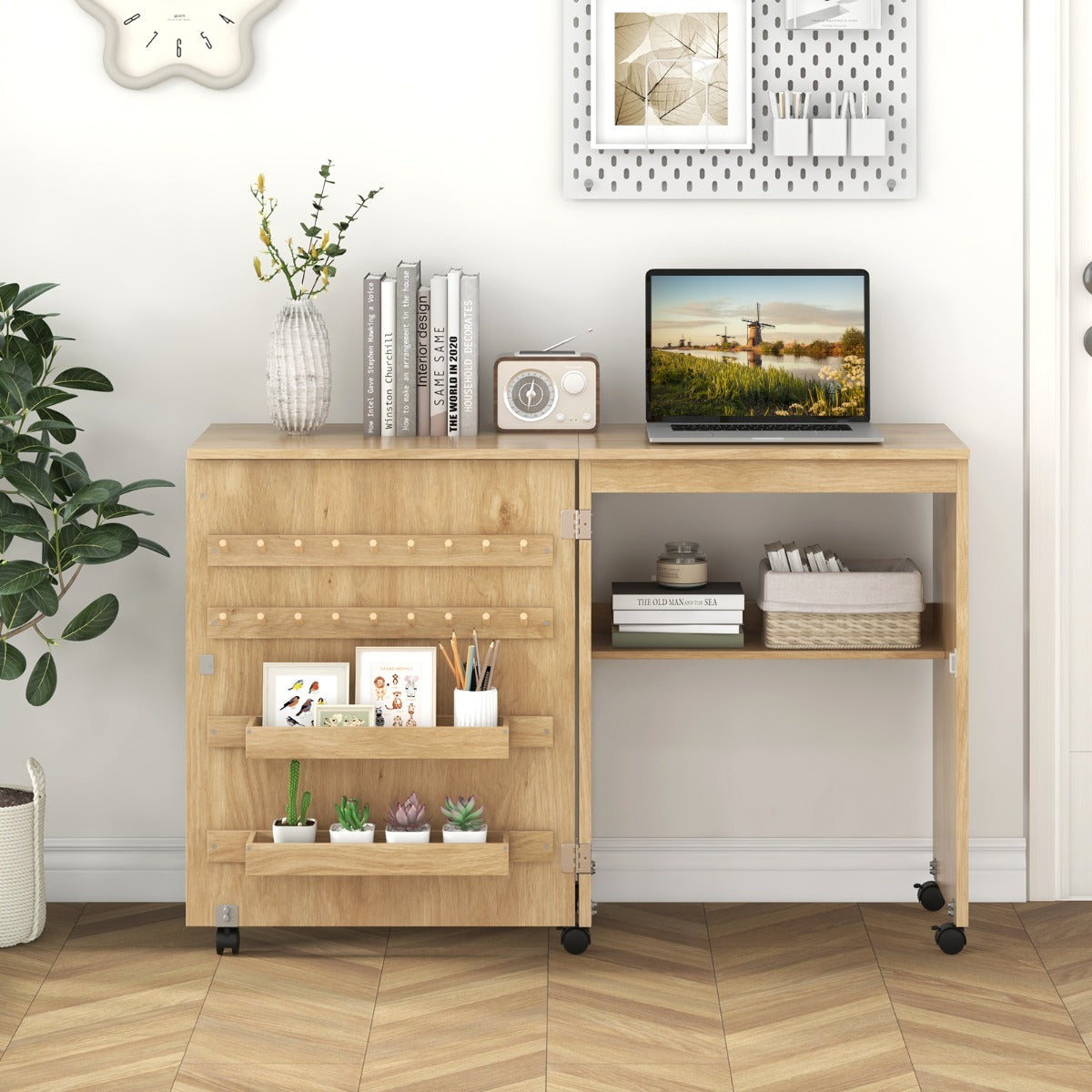 Livsk costway opklapbare naaitafel werkbank met schuurdeur en 5 vergrendelbare wielen naturel