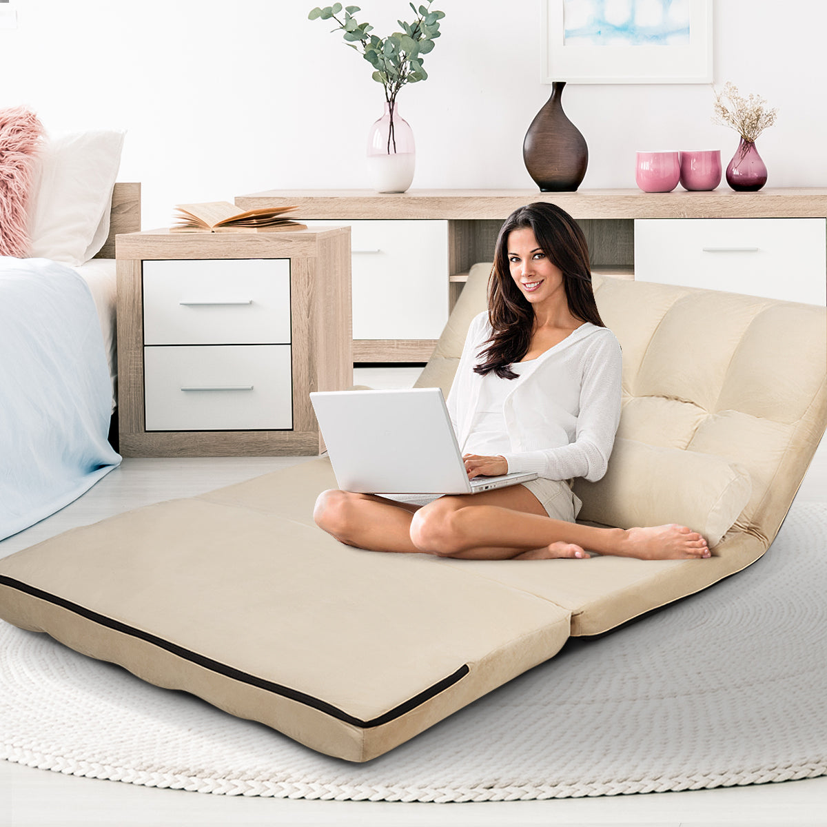 LIVSK Verstelbare Opvouwbare Vloerbank - 6 Posities - Duurzaam Stalen Frame - Comfortabel Suède - Tot 150 kg - Beige