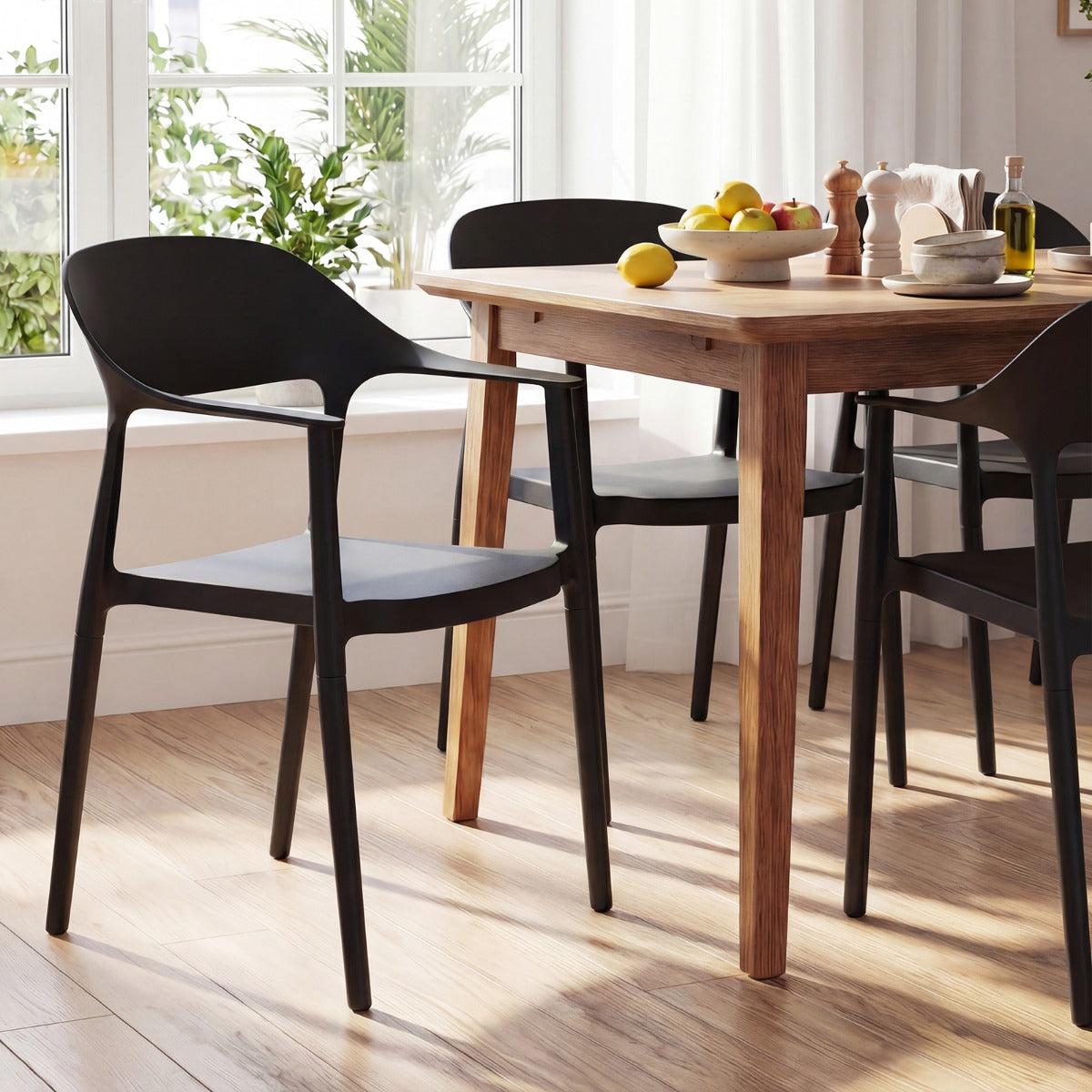 LIVSK Set van 4 Eetkamerstoelen - Weerbestendig PP - Ergonomisch Comfort - Ruimtebesparend Stapelbaar - Zwart/Wit