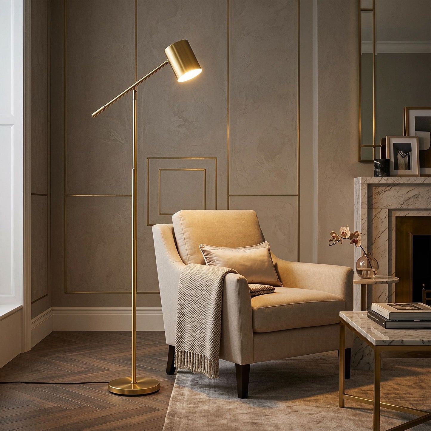 Costway Staande Lamp 175 cm Leeslamp met Verstelbare Kop en Arm Woonkamerlamp met E27-fitting en Voetschakelaar Goudkleurig