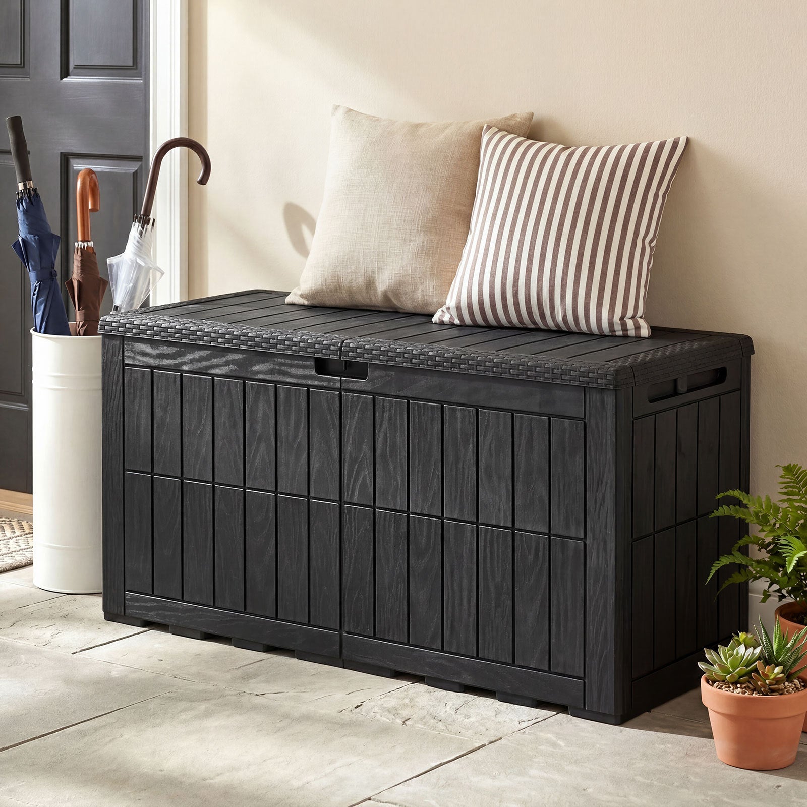 Costway Weerbestendige Opbergbox 380L Outdoor Opbergbox met Afsluitbaar Deksel Gasdrukveren en Handgrepen 2-in-1 Terrasbank en Kussenbox Zwart