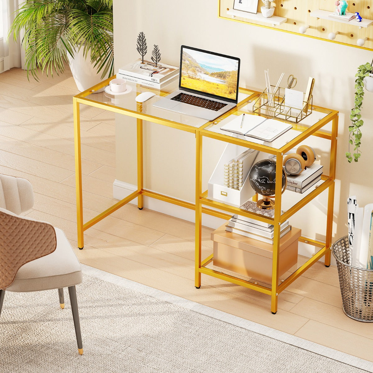 LIVSK Bureau met Gehard Glazen Blad - Metalen Frame - Verstelbare Voetkussens - Ruim Werkblad 106x51 cm - Goud/Zwart