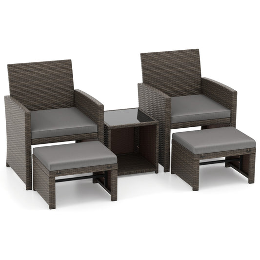 LIVSK 5-Delige PE Rotan Tuinmeubelset - 2 Fauteuils, 2 Voetenbankjes, Salontafel met Glazen Blad - Weerbestendig - Bruin & Grijs