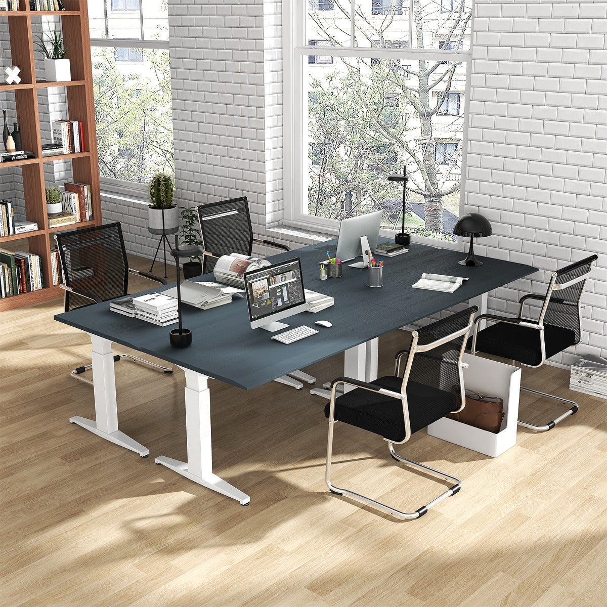 LIVSK Bureaustoelen Set van 4 - Sledeonderstel - Ademend Mesh - Antisliparmleuningen - Stapelbaar - Tot 150 kg - Zwart