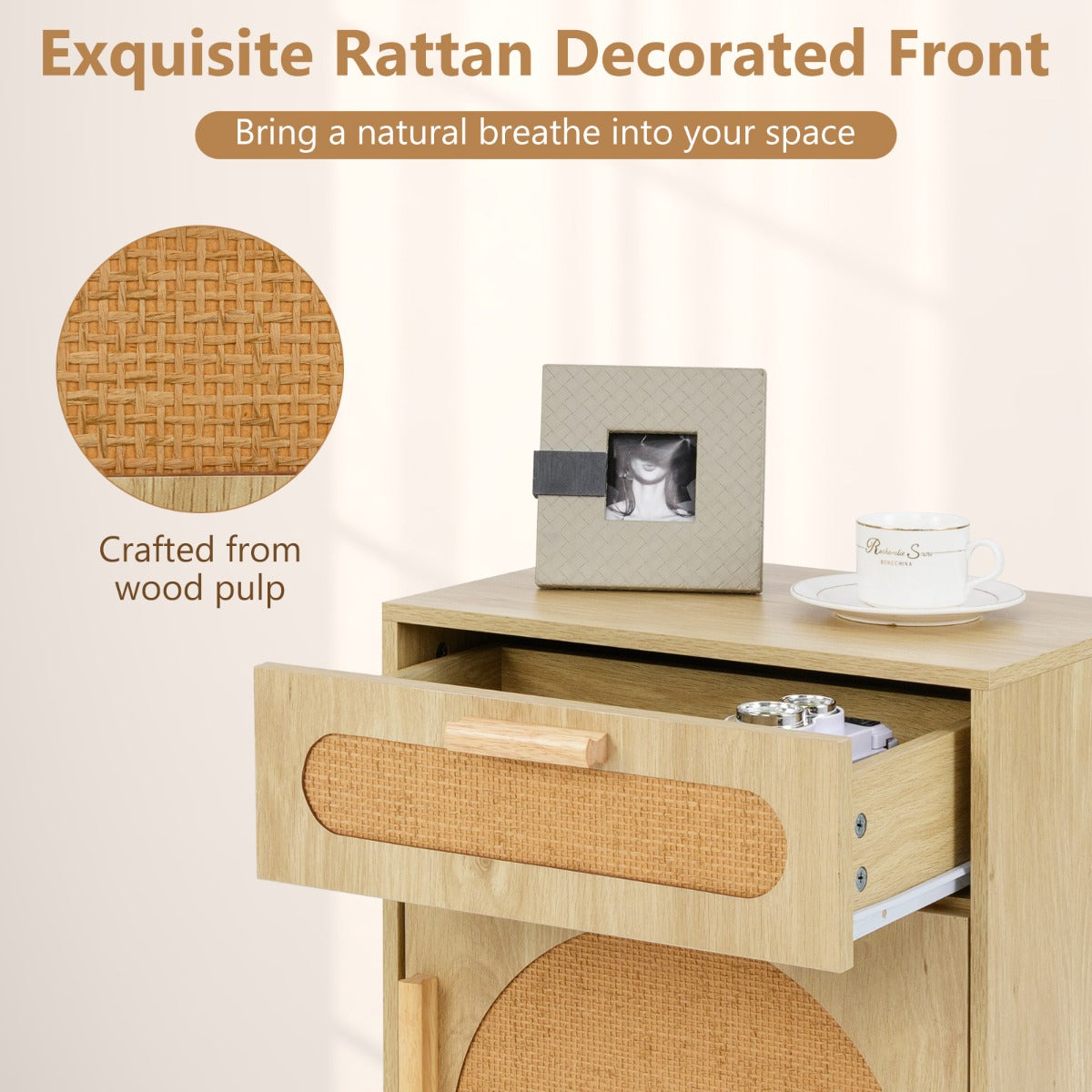 LIVSK Modern Rotan Nachtkastje - Boho Chic Design - Ruim Tafelblad, Lade en Kast - Massieve Houten Poten - 45 x 30 x 61 cm -