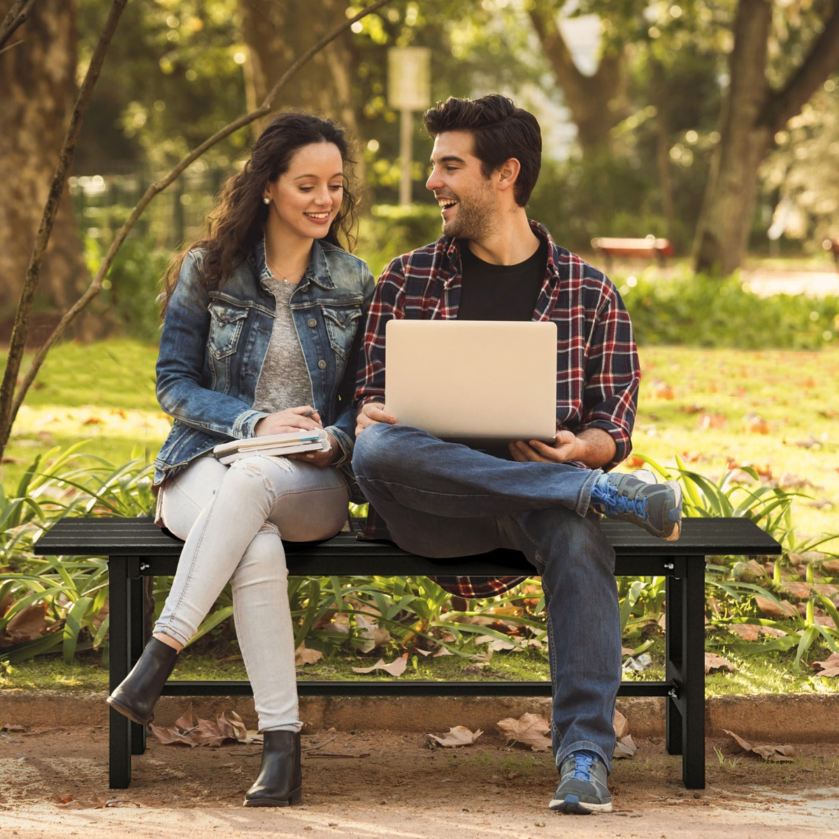 LIVSK Tuinbank 2-Zits - Weerbestendig HDPE en Metaal - Ergonomisch Design - Draagvermogen 300 kg - 120 x 36 x 40,5 cm - Zwart