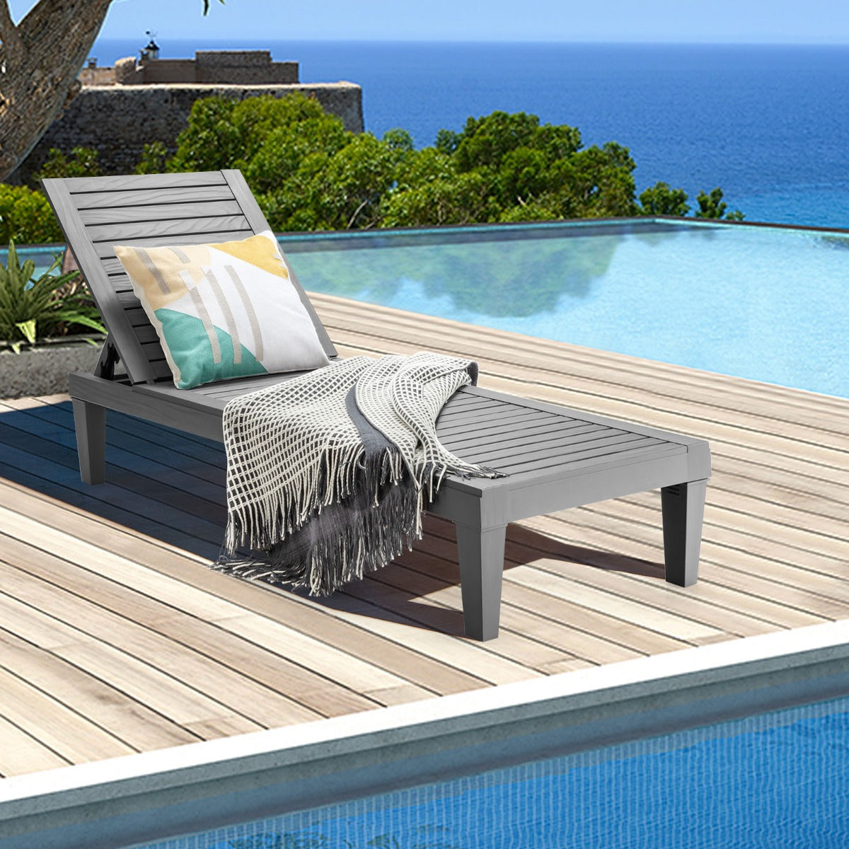 LIVSK Zonnebed en Strandparasol Set - Verstelbare Rugleuning - Hoogwaardig PP Materiaal - 180 kg Draagvermogen - Grijs/Taupe