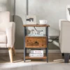 Set van 2 nachtkastjes met laadstation en lade bijzettafels met open planken metalen frame industriële stijl 40 x 40 x 55 cm 7